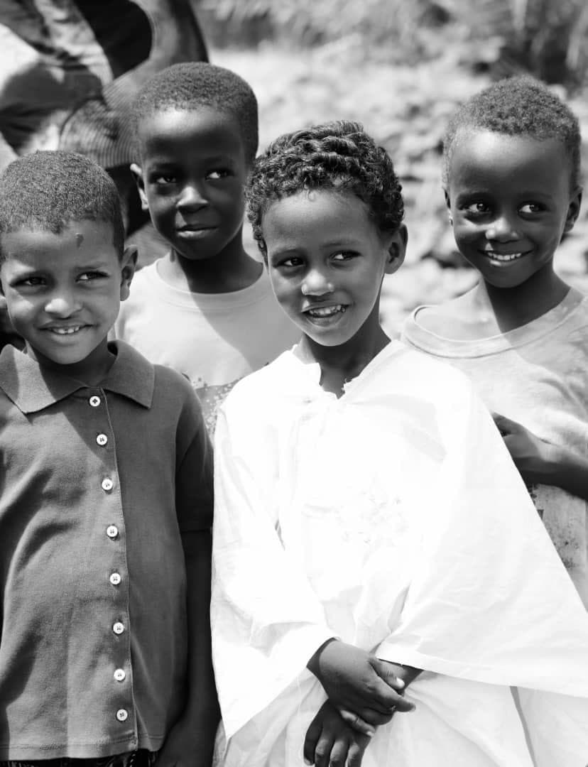 Enfants en classe — dynamique positive des programmes TeachLed